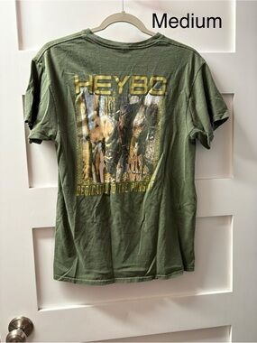 HEYBO Men's Short Sleeve Graphic Tee in Olive Green